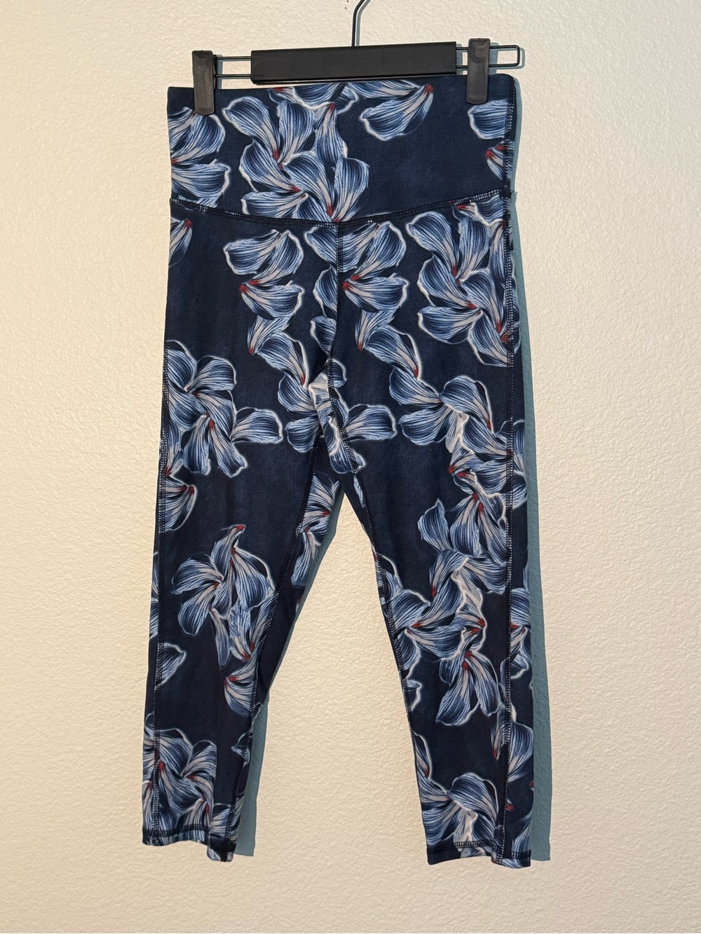Champion Blue Floral Print Cropped Leggings Size Small
